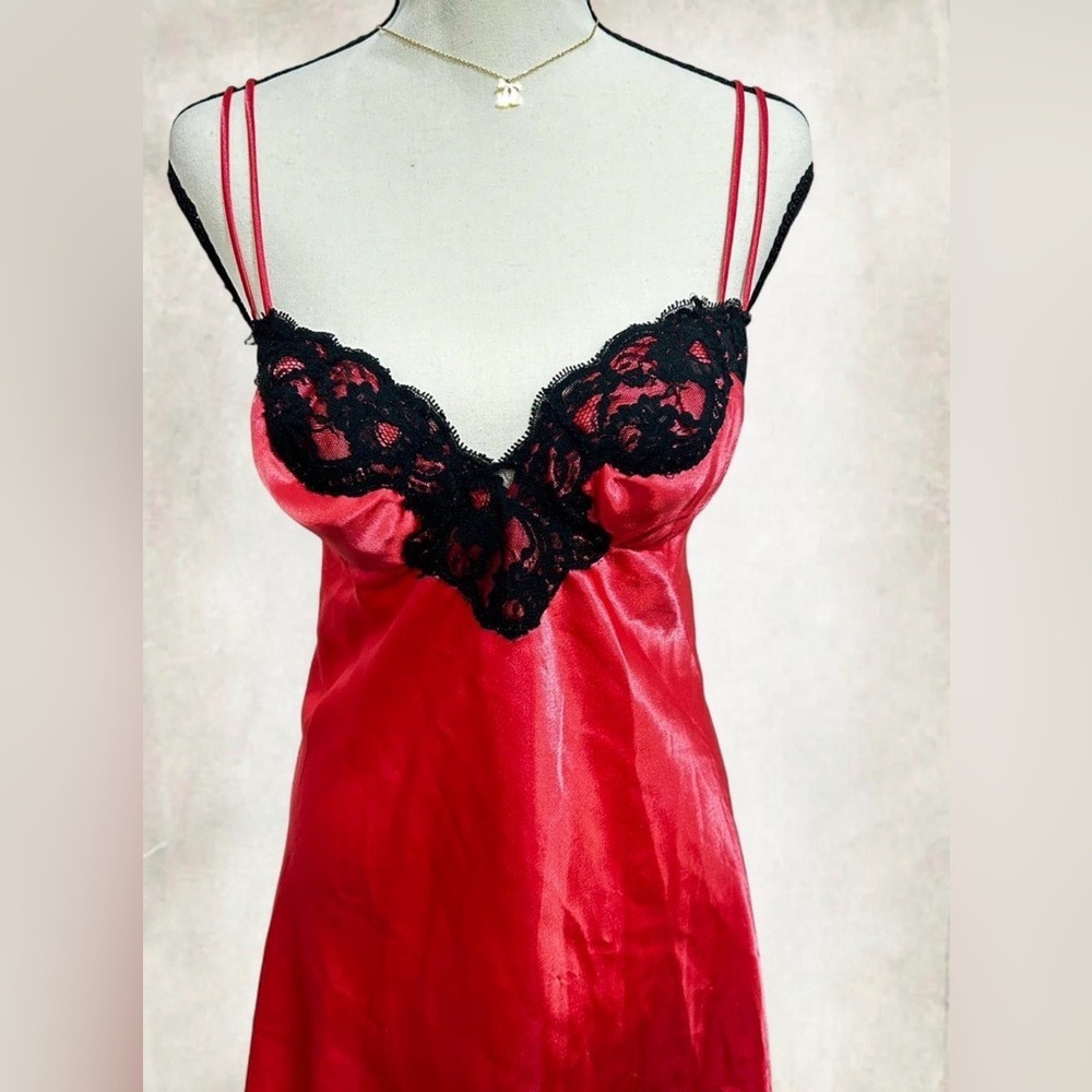 Vintage Gold Label Victoria's Secret Red Satin Chemise with Black Lace Trim - Picture 3 of 7